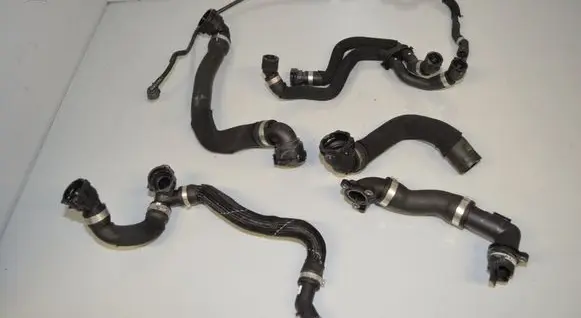 Engine coolant pipe/hose