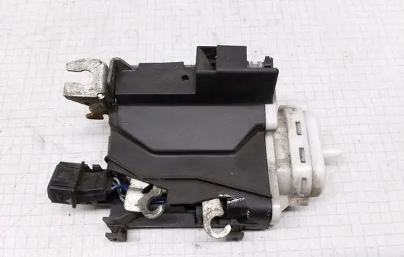 Audi A6 S6 C4 4A Front door lock 4A1837015B