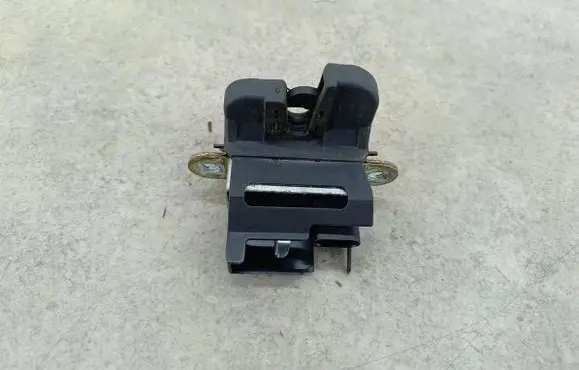 Volkswagen Golf V Tailgate lock latch 