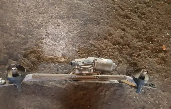 Dodge Caliber Front wiper linkage and motor