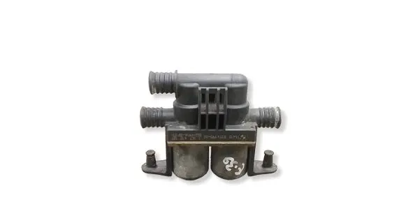 BMW 5 E39 Coolant heater control valve 1147412137 8374995