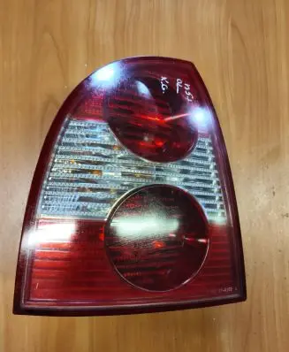 Volkswagen PASSAT B5.5 Rear/tail lights YC11A168SCP E1302185