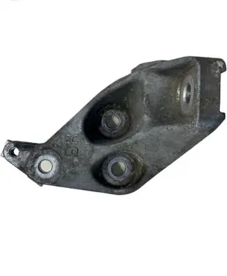 Engine mounting bracket