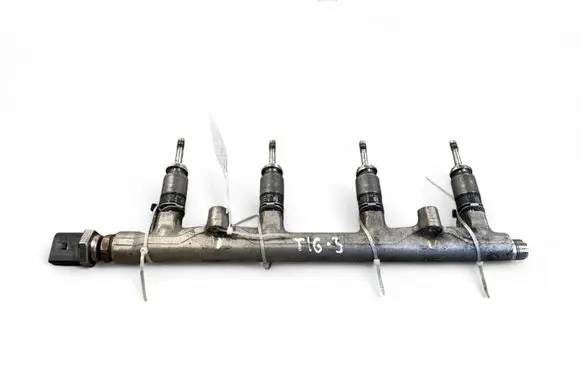 Volkswagen Tiguan Fuel main line pipe 05E133320B 04E906036AD