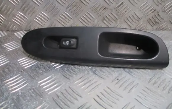 Renault Thalia II Quarter vent window switch 8200507732
