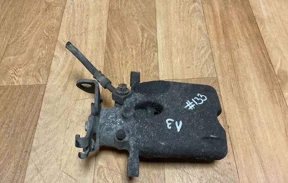 Opel Insignia A Rear brake caliper 