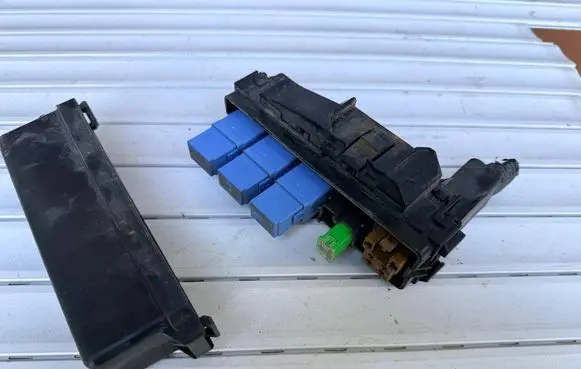 Nissan Qashqai Fuse box set 24382EG002