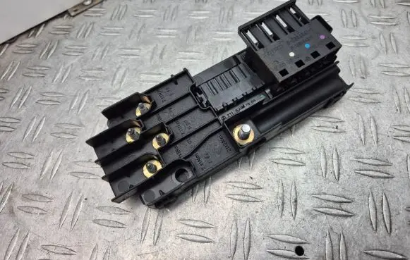 Mercedes-Benz CLS C219 Fuse module 2115452301