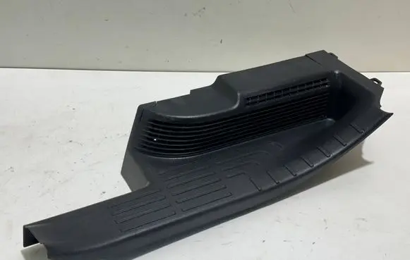 Toyota Highlander XU70 Rear sill trim cover 679180E100