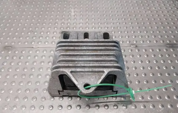 Gearbox mounting bracket