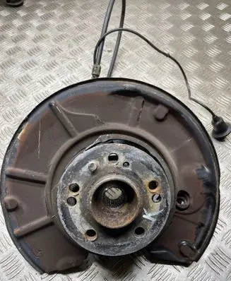 Rear wheel hub
