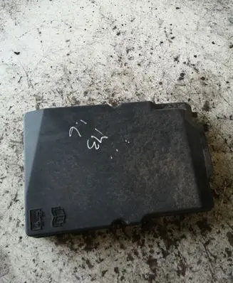 Mazda 3 II Fuse box cover LF3T18593