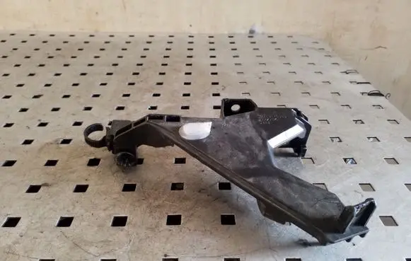 Lexus CT 200H Other engine bay part 8271576040