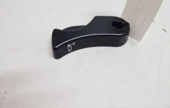 BMW 2 F22 F23 Engine bonnet (hood) release handle 107020