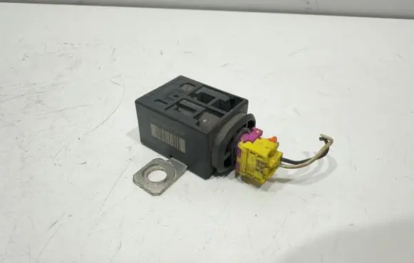Audi A5 8T 8F Battery relay fuse 4F0915519