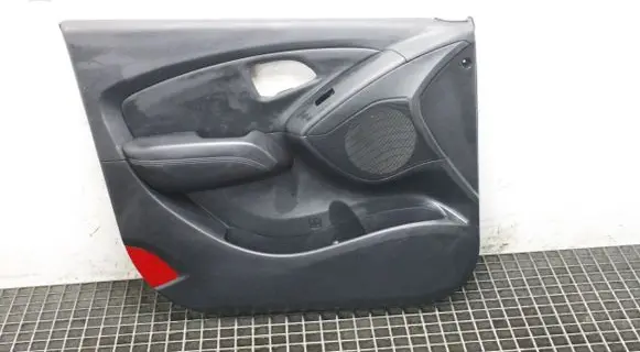 Hyundai ix35 Front door card panel trim 823012Y2139P
