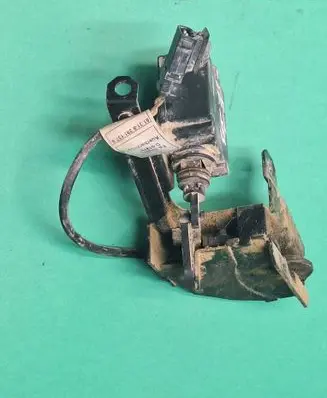 BMW 5 E39 Tailgate window lock/catch/latch 613183811379