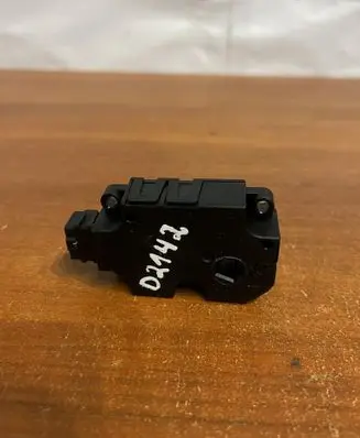 Audi A6 S6 C5 4B Intake manifold valve actuator/motor CZ113930 D2142