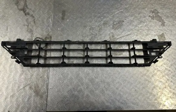 Volvo XC60 Front bumper lower grill 32296070