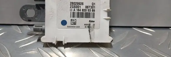 Mercedes-Benz ML W164 Aerial antenna amplifier A1648205389 ZGS001