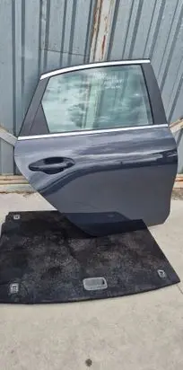 KIA Ceed Rear door 