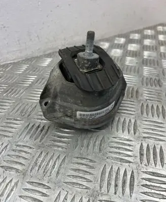 BMW 5 E60 E61 Engine mount bracket 6761089