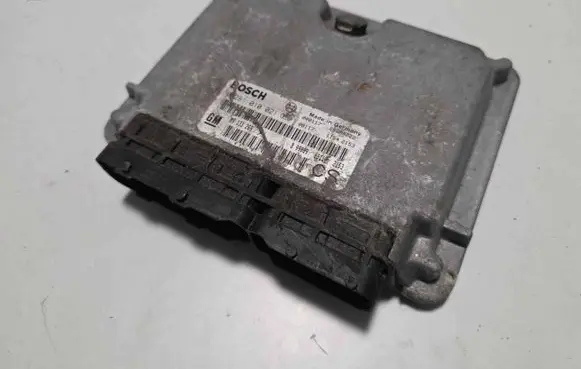 Opel Astra G Engine control unit/module 0281010021
