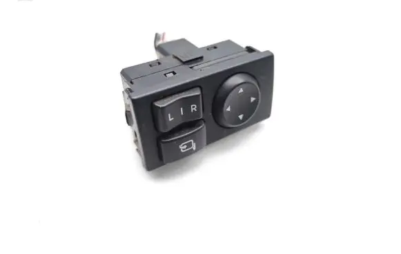 Isuzu D-Max Wing mirror switch M42200