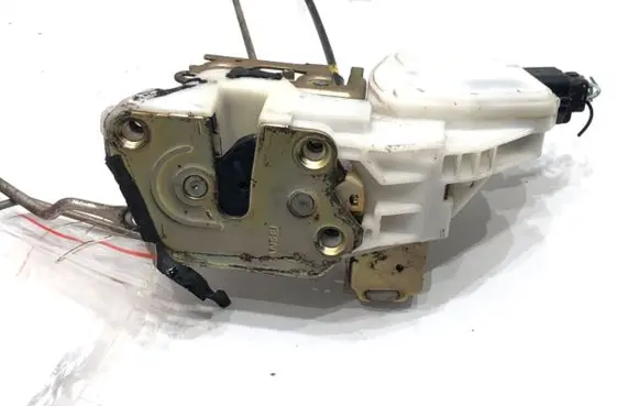 Mitsubishi Outlander Front door lock