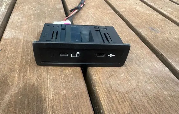 Mercedes-Benz EQC USB socket connector A1678201302