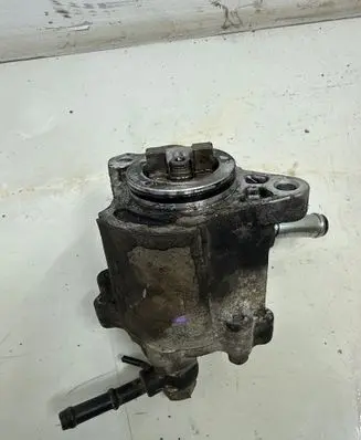 Toyota Avensis T250 Vacuum pump 