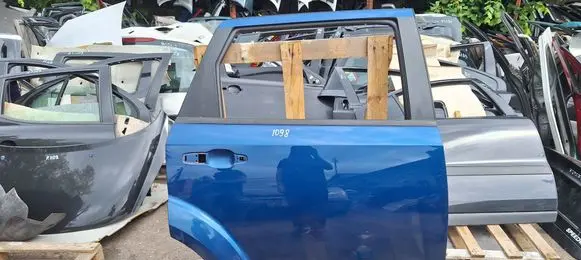 Dodge Journey Rear door