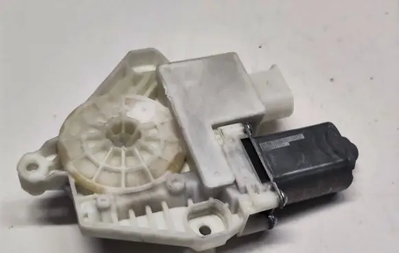 BMW 5 G30 G31 Front door window regulator motor 7455082