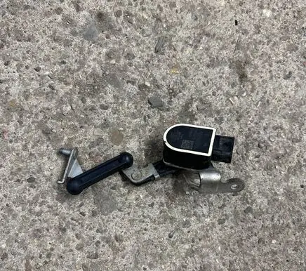 Headlight/headlamp level sensor
