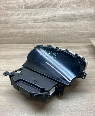Toyota Yaris Speedometer (instrument cluster) 8380052640