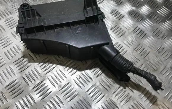 Nissan Maxima Fuse box set 71543053 7154-3053