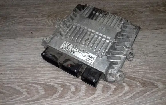 Volvo V50 Engine control unit/module 10643 S120085103A5 856983344