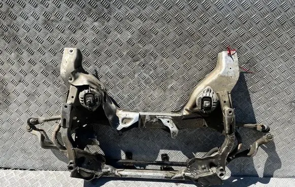 Engine mounting bracket