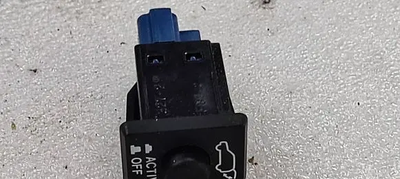 Mitsubishi Outlander Tailgate/trunk/boot open switch 