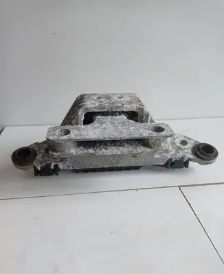 Chevrolet Volt II Engine mounting bracket 23339695