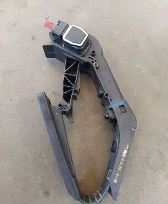 Mercedes-Benz E W211 Accelerator throttle pedal A2113000504