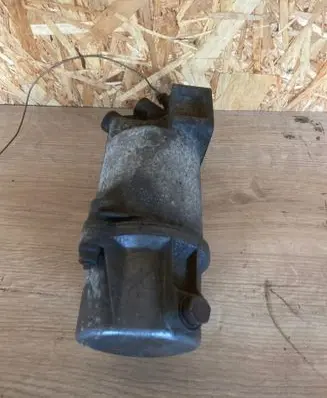 BMW 5 E28 Oil filter cover 