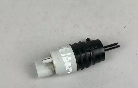 Mercedes-Benz GLC X253 C253 Windscreen/windshield washer pump A0998660121