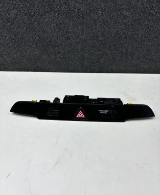 Hyundai Tucson TL Hazard light switch 93700D7800