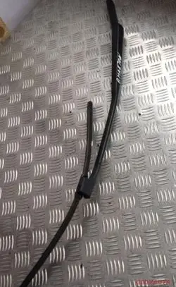 Volkswagen Phaeton Front wiper blade arm 452774560