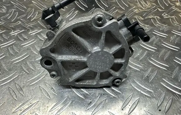 Citroen C4 II Picasso Vacuum pump 9804021880