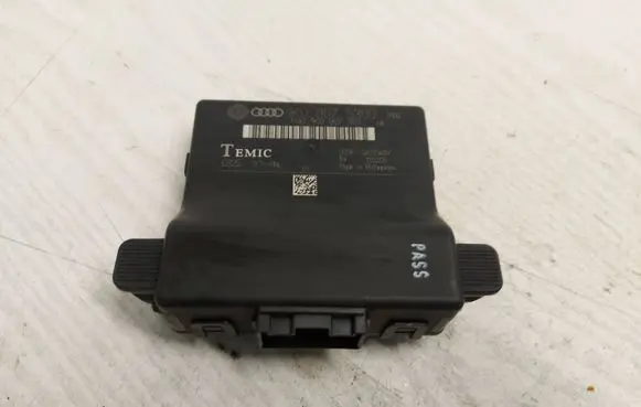 Audi A3 S3 A3 Sportback 8P Gateway control module 1K0907530D 1K0907951