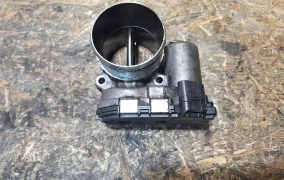 Land Rover Evoque I Throttle body valve G4D3-9F991-AA