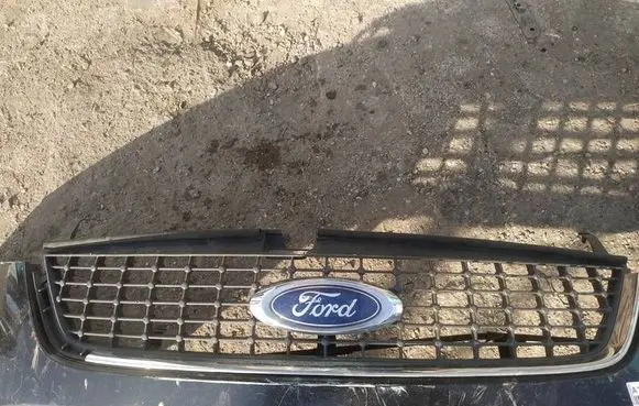 Ford Mondeo MK IV Front grill