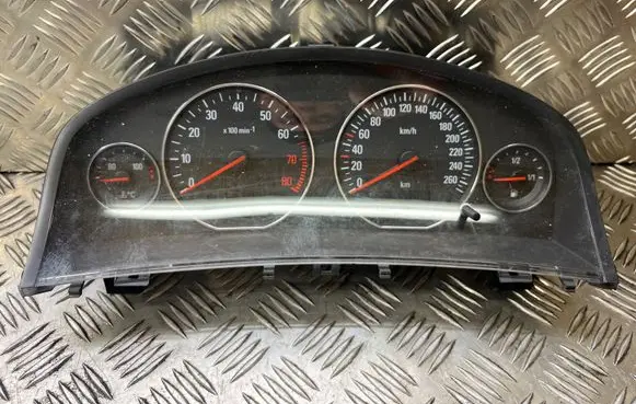 Opel Signum Speedometer (instrument cluster) 13136724HL